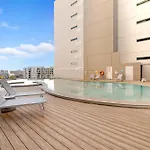 \'18Th In The Clouds\' Cbd Resort Living With Pool