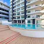 \'18Th In The Clouds\' Cbd Resort Living With Pool