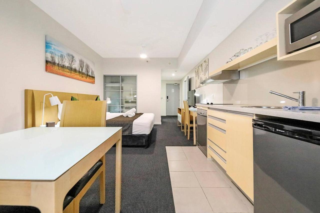 Apartment '18th In The Clouds' Cbd Living With Pool Darwin